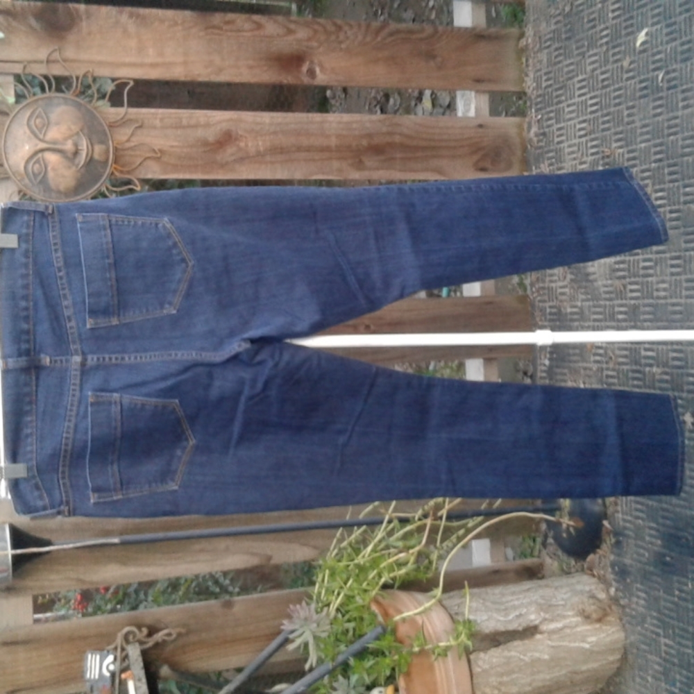 Women's jeans brand is sweetheart size 8 regular Old Navy blue
